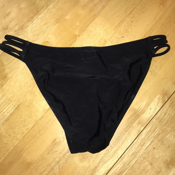 Bikini - Picture 2 of 3